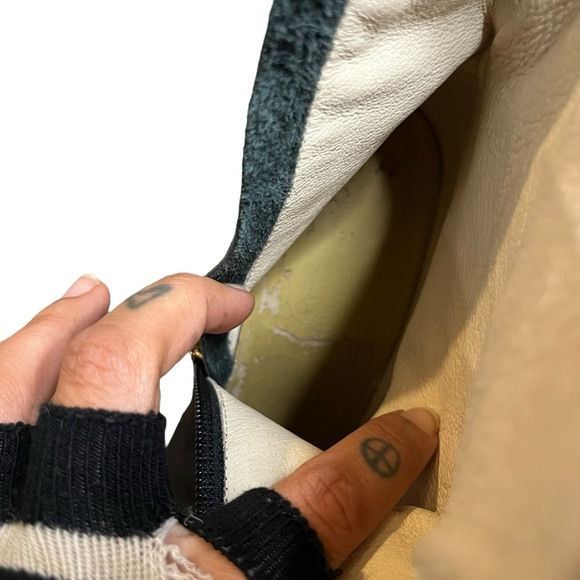 Vintage mid calf square toed black boots - Picture 7 of 9